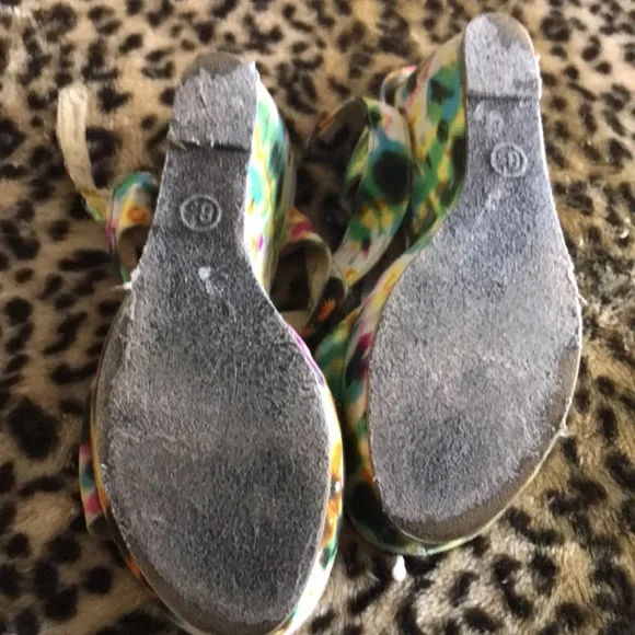 Super Cute Tie-Dye Wedges - Picture 8 of 12